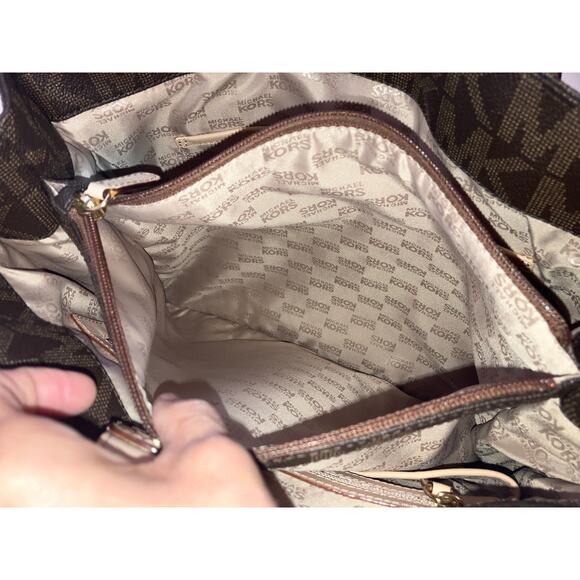 MCHAEL KORS, BROWN, TAN SIGNATURE PVC LETATHER SHOULDER BAG - Picture 10 of 16